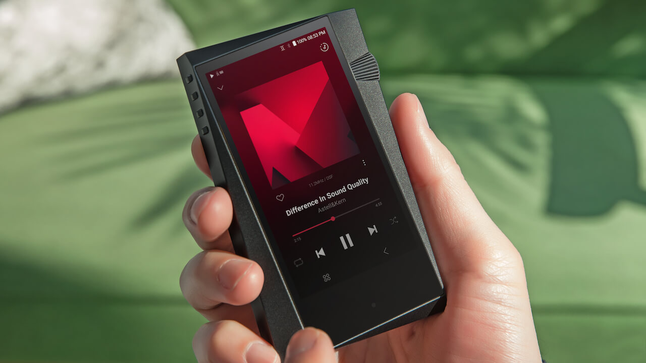 Astell&Kern SR35 DAP in-hand