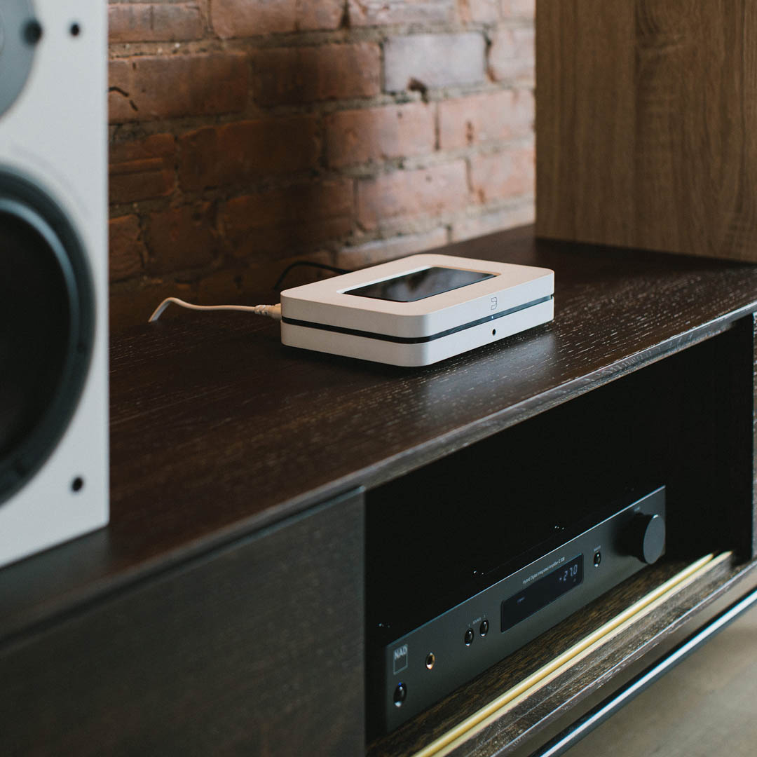 Bluesound Node Streamer in white lifestyle