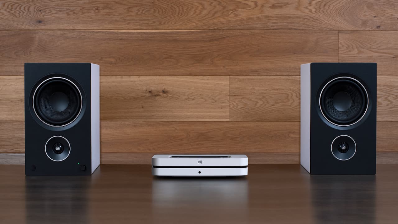 Bluesound NODE with PSB AM5 Bookshelf Speakers