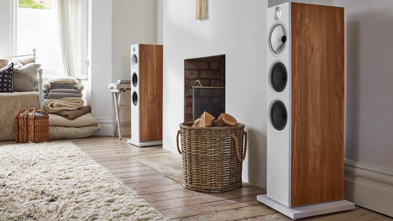 Bowers & Wilkins 603 S2 Anniversary Edition Loudspeakers in Oak Lifestyle