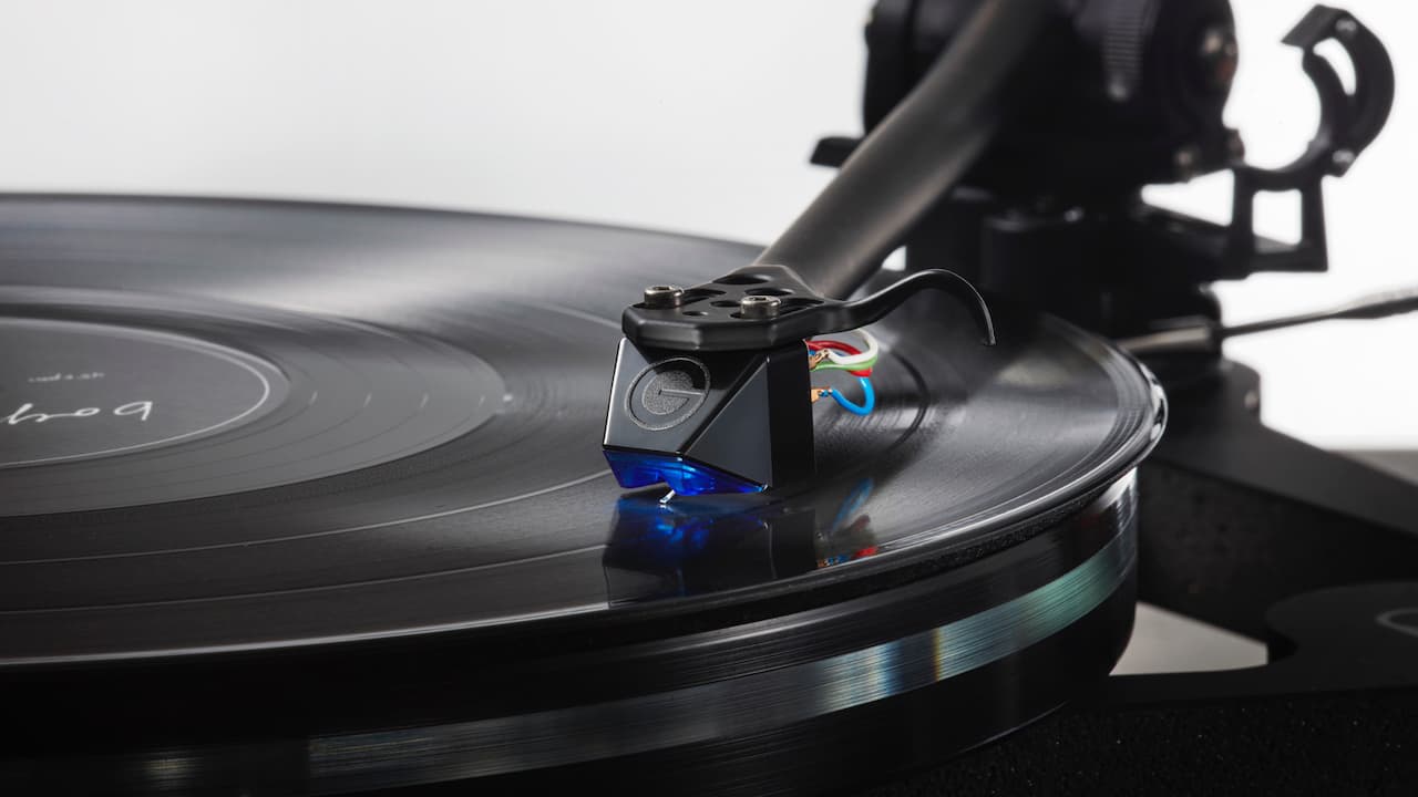 Goldring E4 MM Phono Cartridge on Turntable Angled