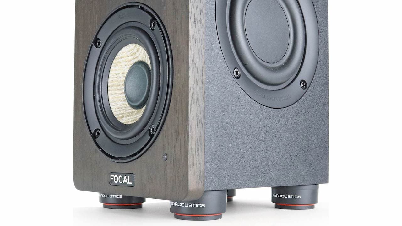 IsoAcoustics ISO-PUCK mini under Focal loudspeaker