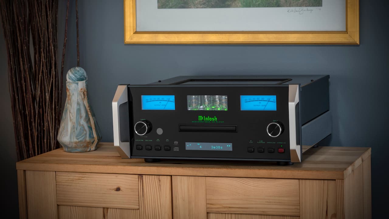 McIntosh MCD12000 SACD/CD Player Lifestyle