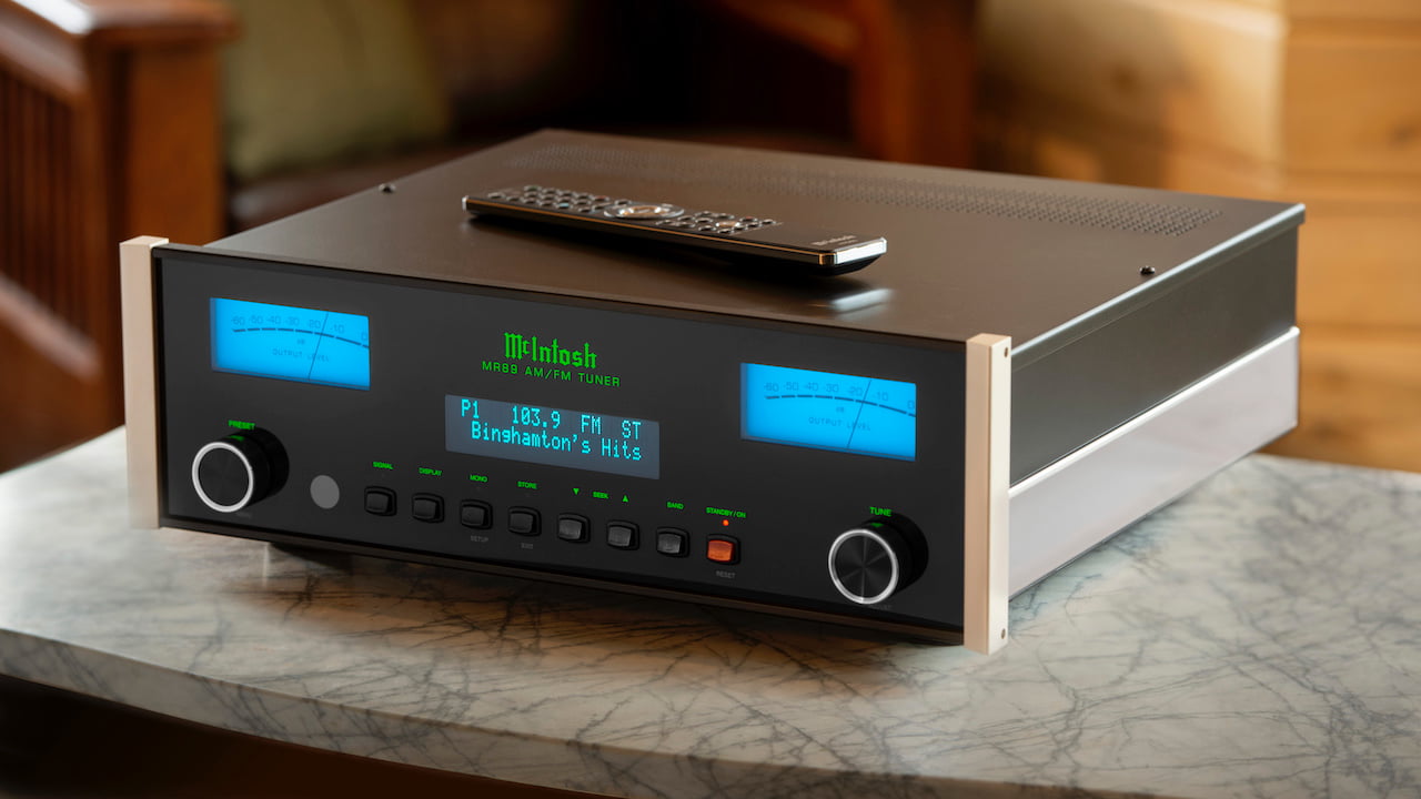 McIntosh MR89 AM/FM Tuner Lifestyle