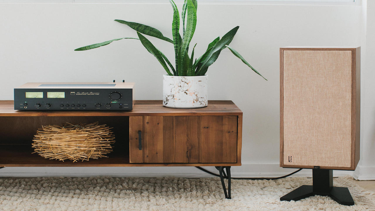 NAD C3050 Stereophonic Amplifier with PSB Passif 50 Loudspeakers