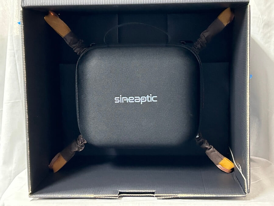 Sineaptic SE-1 Headphone Box Open