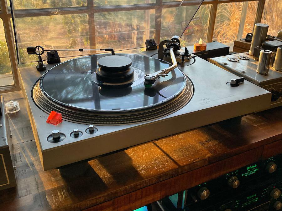 Technics SL-1700 Turntable